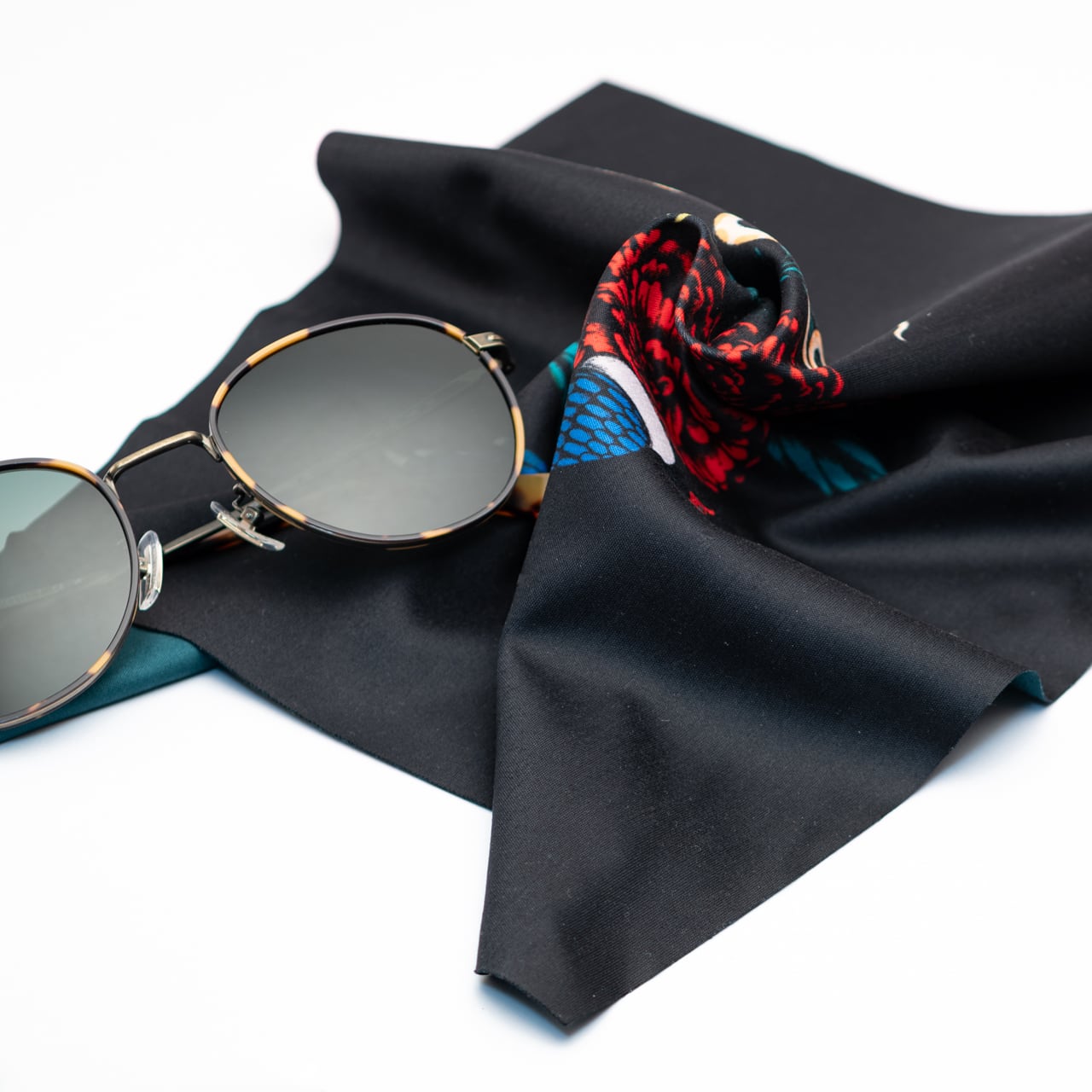 メトロポリタンクロスボトル 村上美帆 メガネクロス size:30cm x 30cm