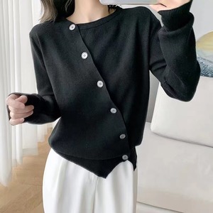 斜めボタン　ニットカーディガン　AJ111-673