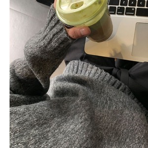 Vネックルーズシンプルニット　1074