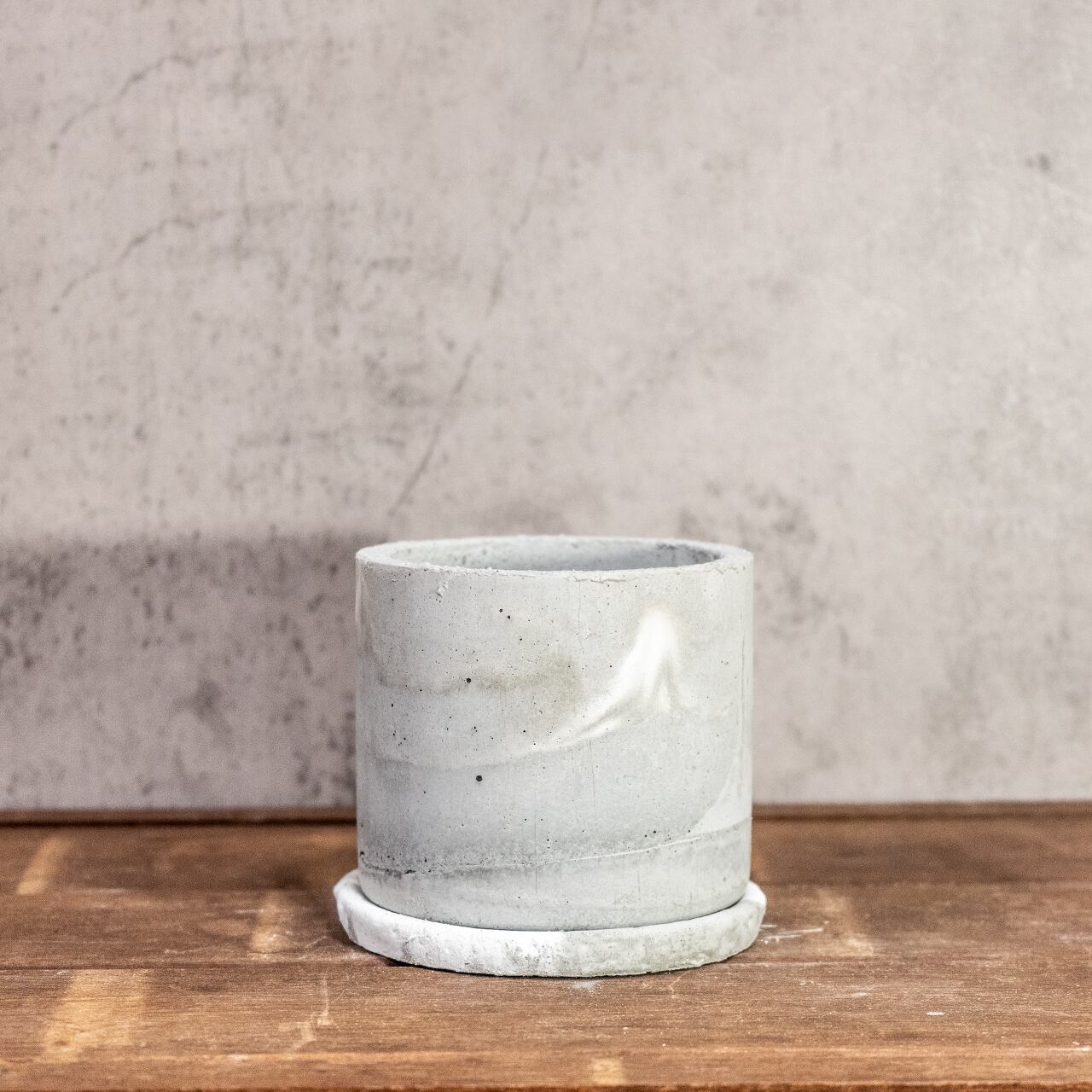 ■白の模様がやわらかく馴染むモルタル鉢｜小〜中型植物に最適【Φ11.5cm】