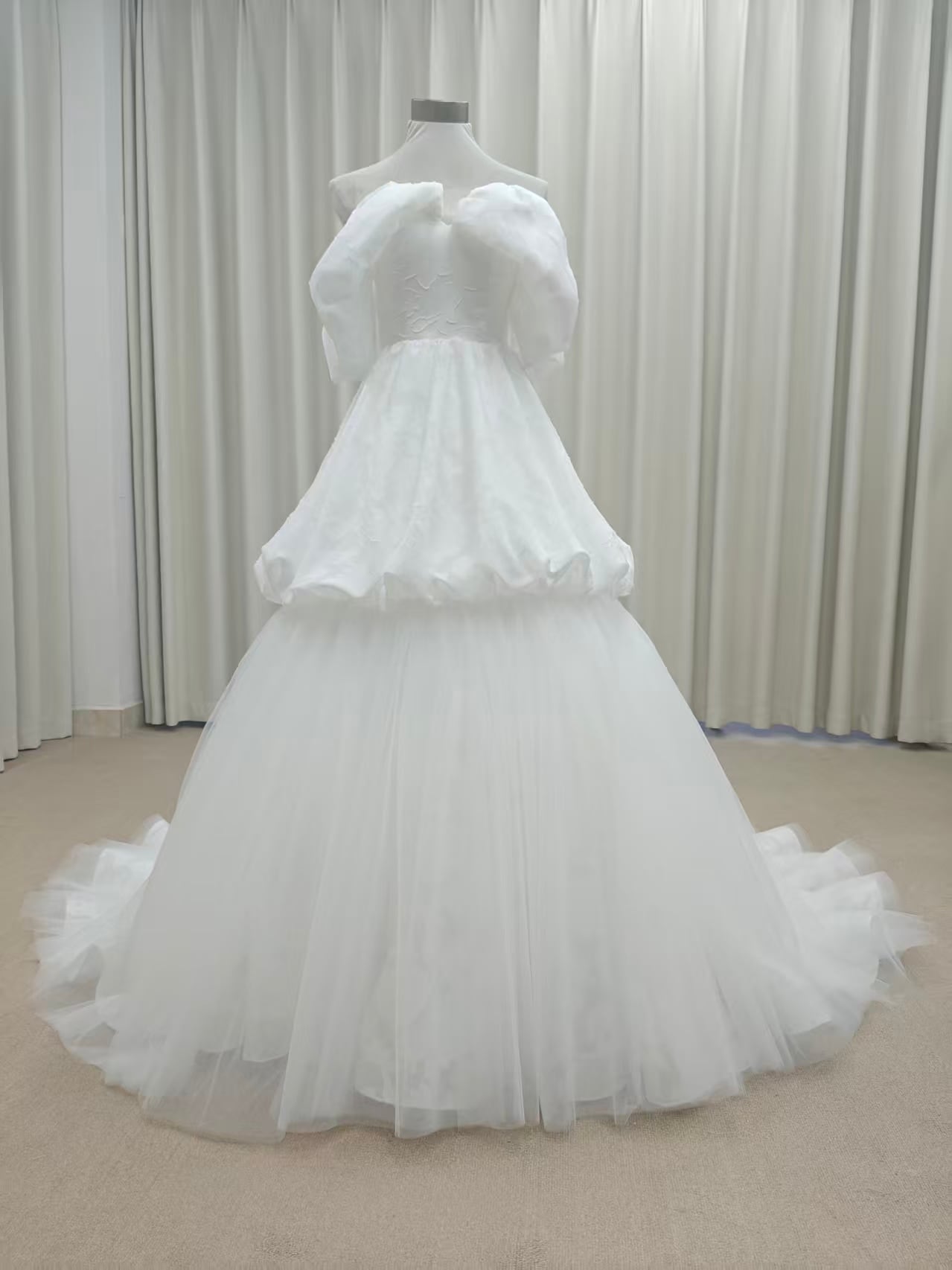 色やデザイン変更可能・フルオーダー】ウェディングドレス | URARA BRIDES