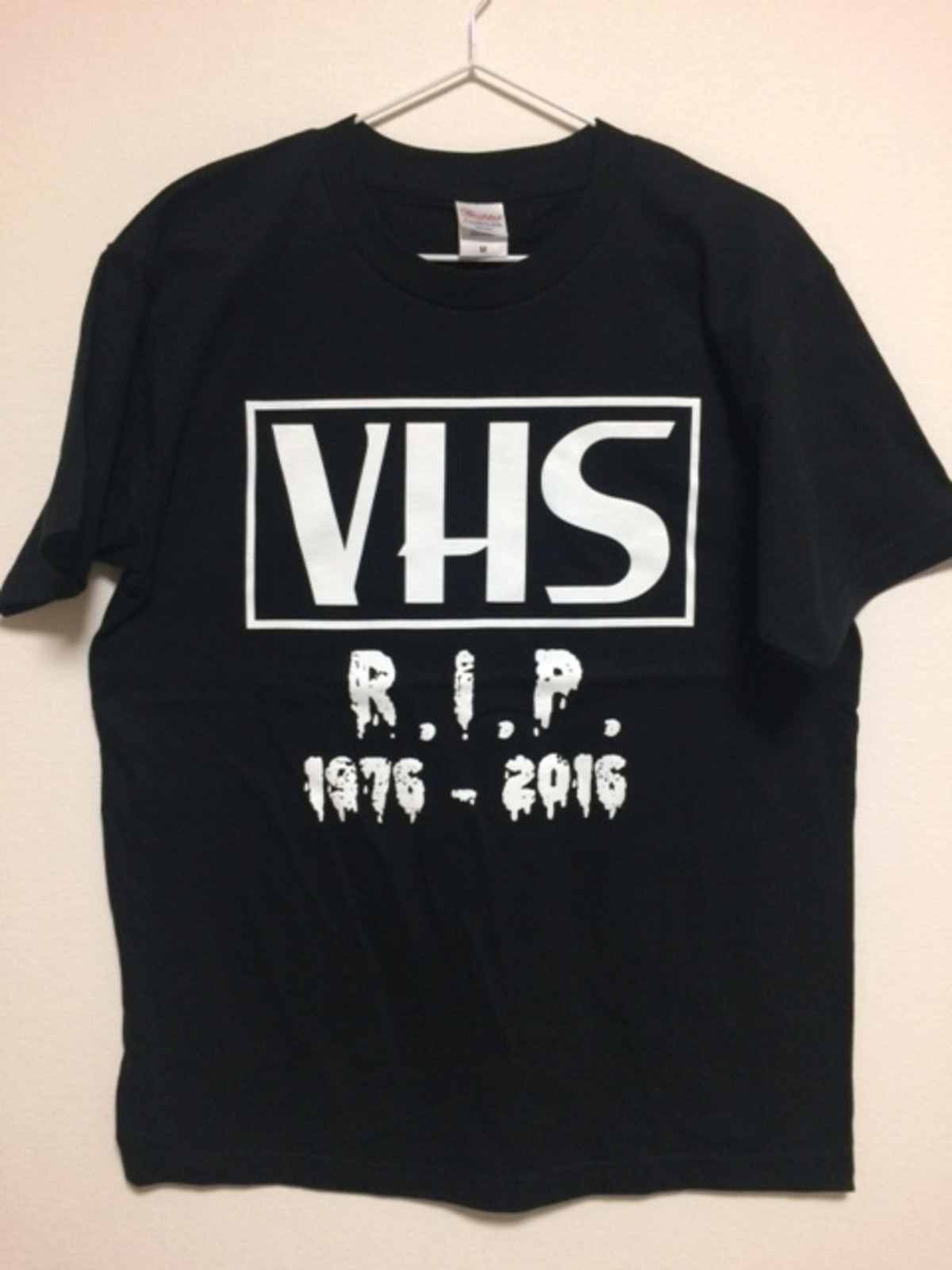 VHS r.i.p. Tシャツ | SLAUGHTER HOUSE [スローターハウス]
