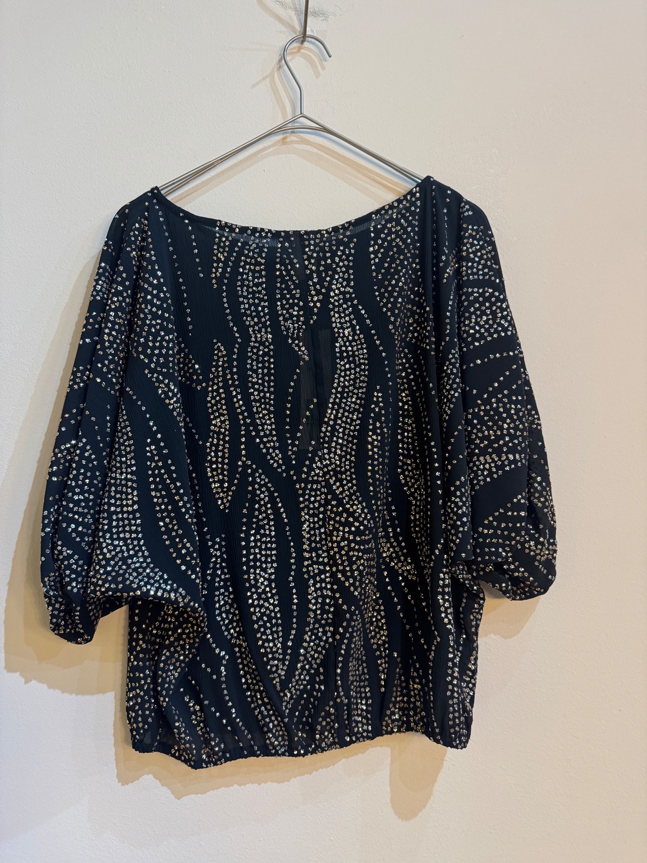 FIRST GLANCE スパンコールシフォントップス
