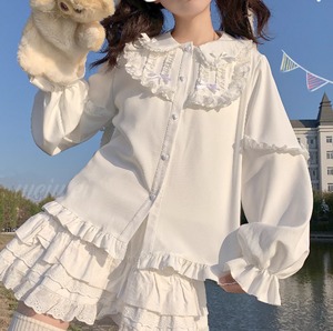 レディース トップス シャツ ブラウス 長袖 萌袖 フリル かわいい 上品 おしゃれ レトロ ガーリー エレガント 存在感 ラブリー キュート ゴシック ロリータ プリンセス クラシカル ロマンティック 無地 春 秋 デート お出かけ 女子会 休日 ショッピング コンサート ライブ お花見 カフェ ピクニック ランチ 重ね着 韓国 オルチャン コーデ プレゼント プチプラ 普段使い 着回し モテ 清楚 インスタ映え S M L 小さいサイズ 大きいサイズ カラバリ ホワイト アプリコット 春カラー