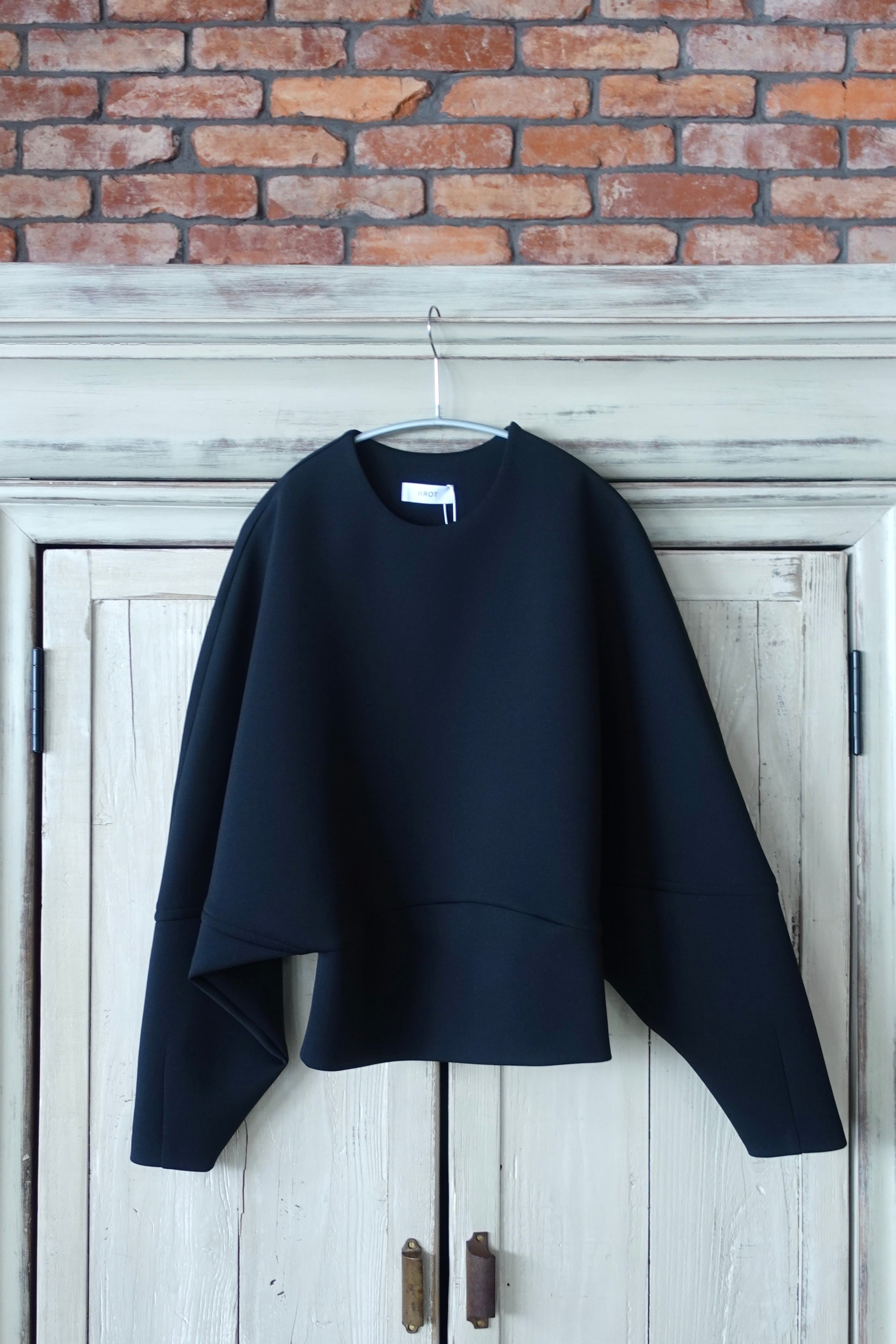 IIROT/ Super Soft Jersey Tops (Black , Cream) | JUQUI Online
