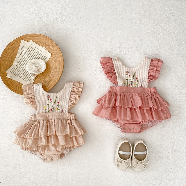 【BABY】花刺繡フリルロンパース
