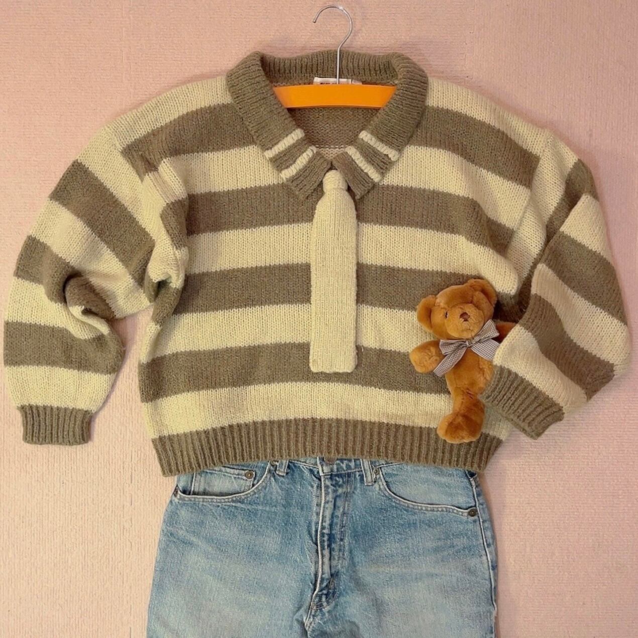 khaki cream border necktie sweater