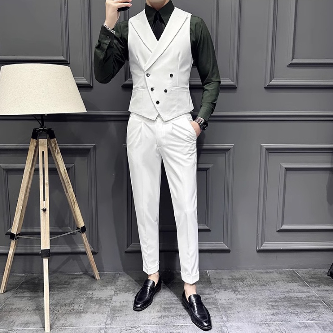 ビジネスシーンからフォーマルな場面まで幅広く活躍するダブルブレストスーツ　SU003