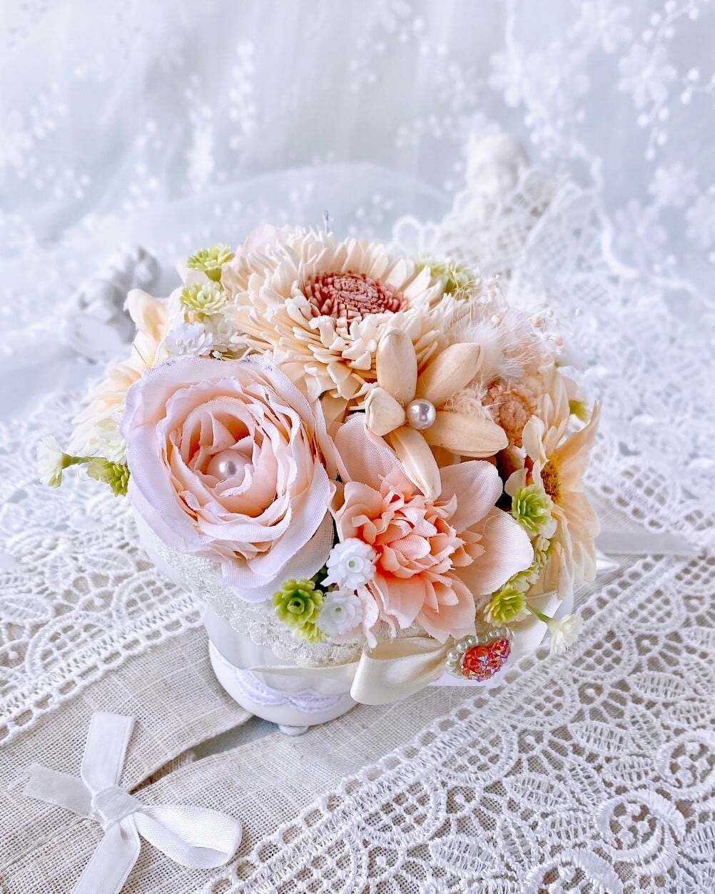 花咲くティーカップ【FA-002】H12㎝|白の陶器│フリルレース付│ギフト│インテリアにおすすめ