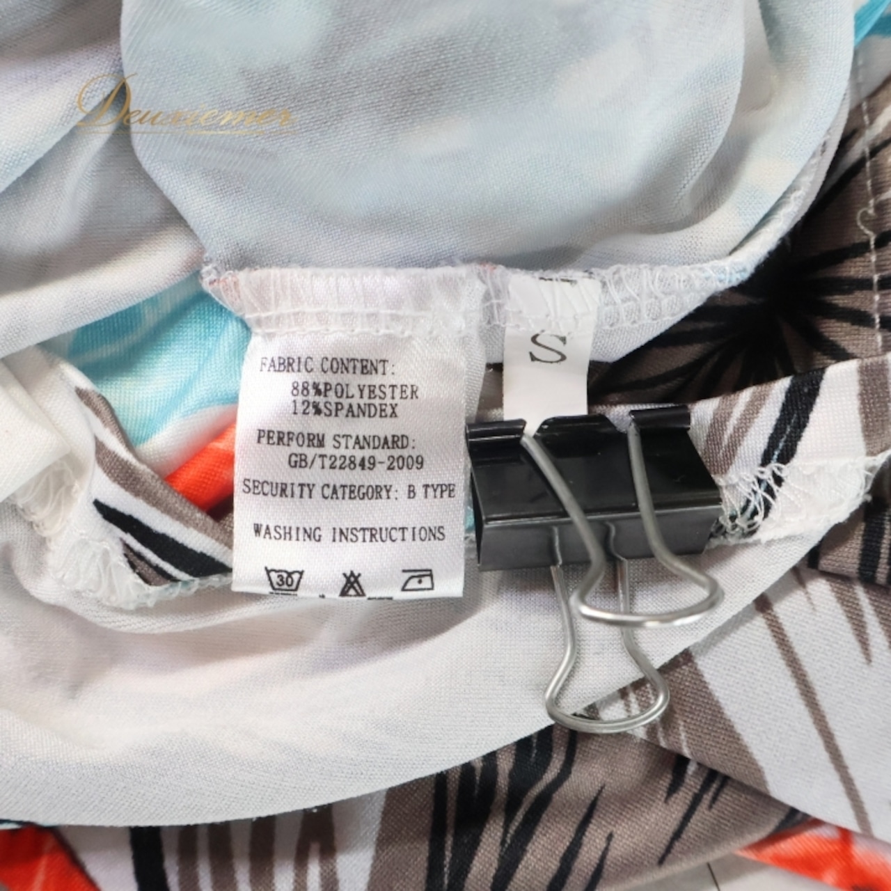 フラダンス 衣装 ワンピース ドレス ホワイト系 ハワイアンプリント アロハ レッスン 練習 フラ ダンス ハワイアン マーメイドドレス オフショル 2way カラフル 華やか 鮮やか 上品 おしゃれ フリル 大人っぽい ブラック系 レッド系 ブルー系 白 黒 赤 水色 フラダンスドレス ホワイトドレス マーメイドスタイル ハワイアンファッション アロハシャツ フリルデザイン クラシックスタイル サマーコーデ リゾート 派手 鮮やか色