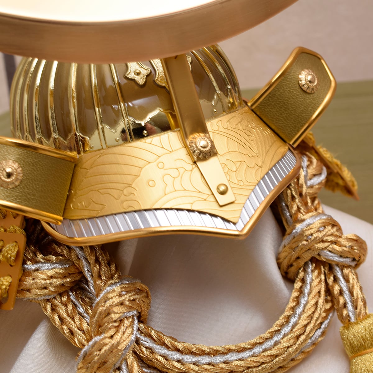 兜飾り【黄金伊達政宗・青針松】タモ突板収納上手｜寄木細工｜おしゃれ