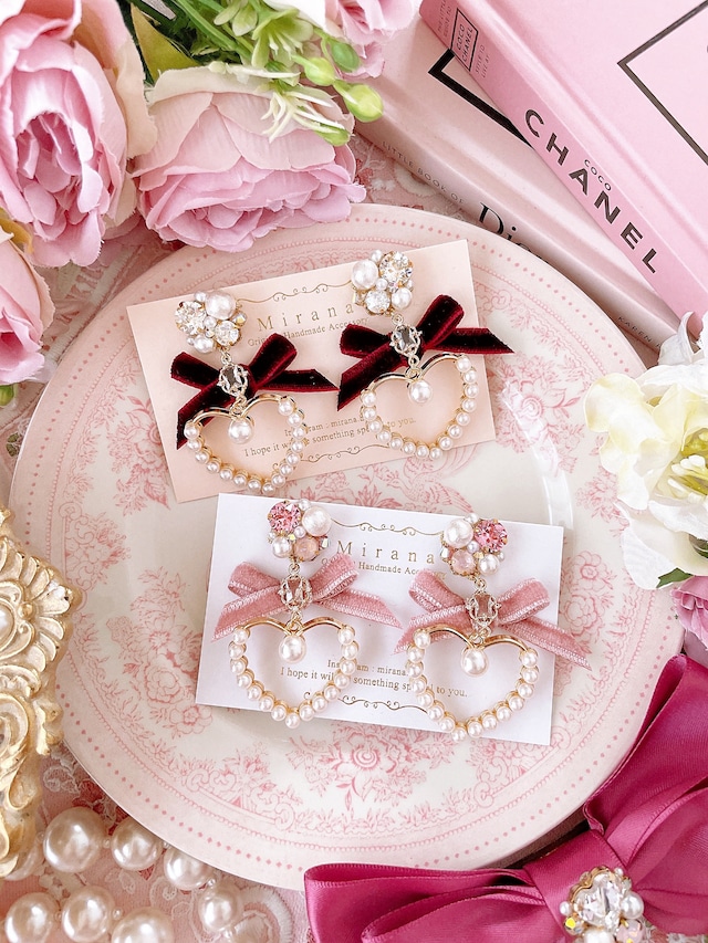 Zirconia velvet ribbon pearl heart charm