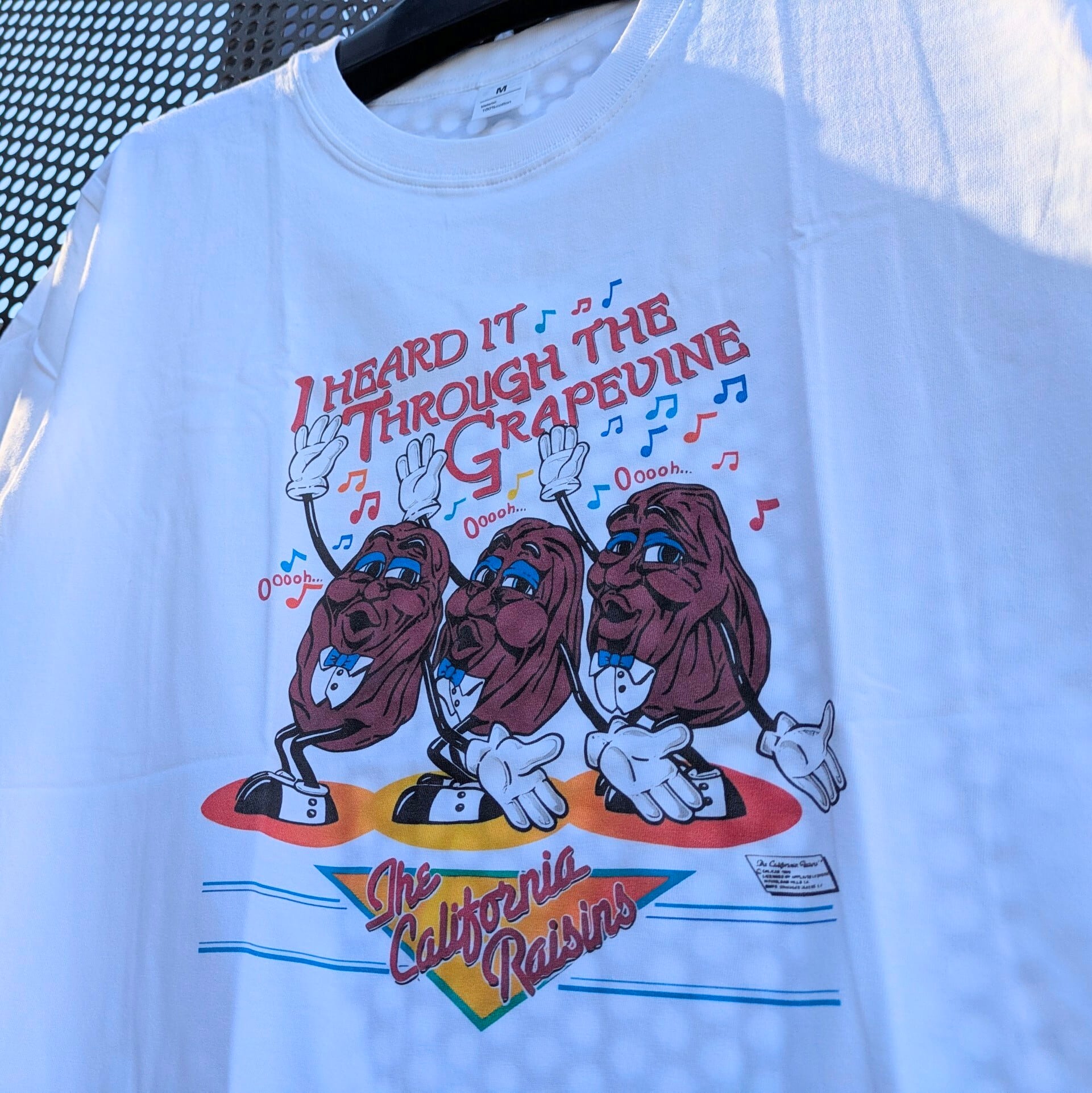 【 California Raisins（ カリフォルニアレーズン ）】『 I HEARD IT THROUGH THE CRAPEVINE 』/ Tシャツ〚アメリカン雑貨 アメトイ〛