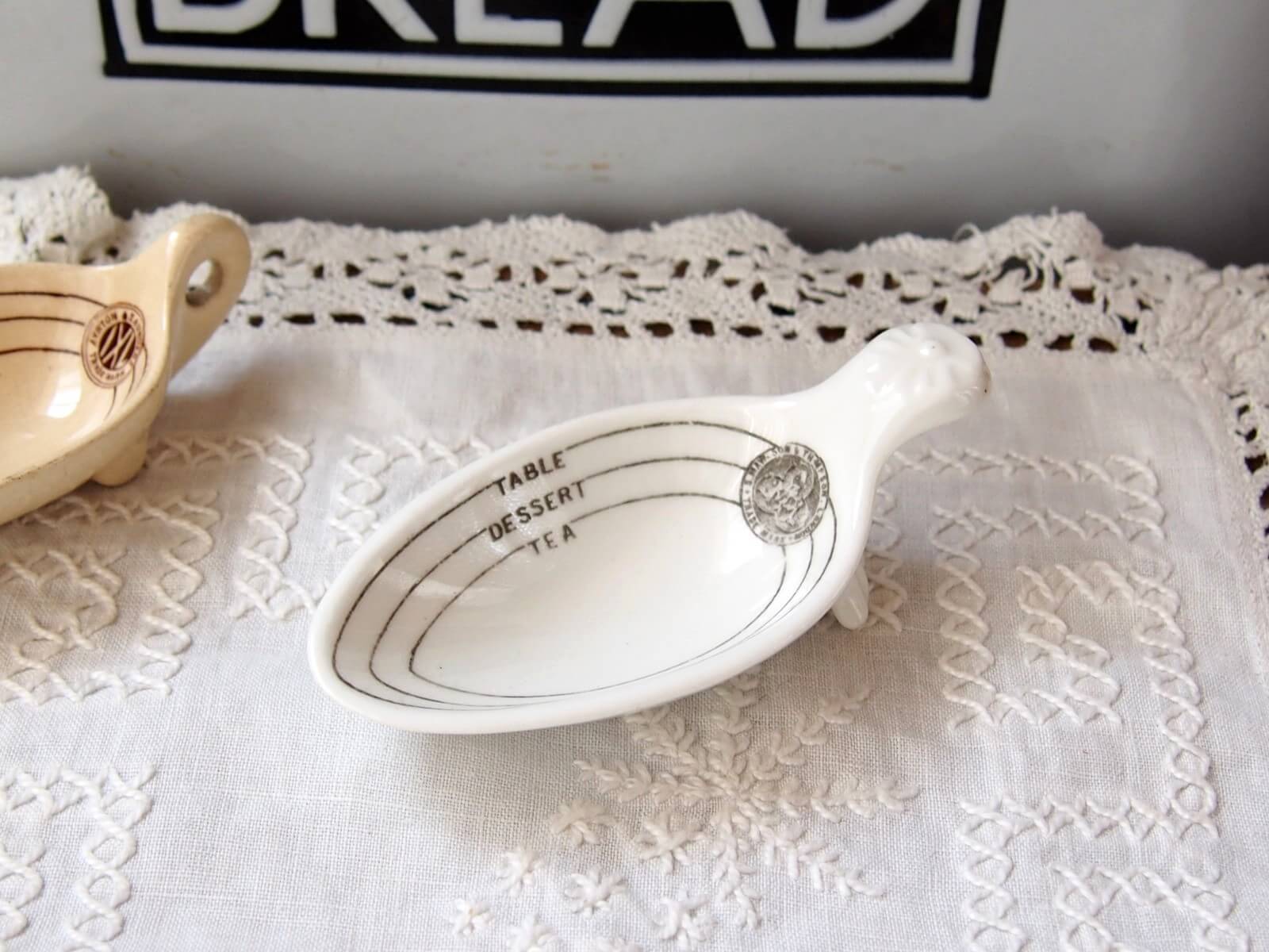 イギリスアンティーク　陶器製メジャースプーン