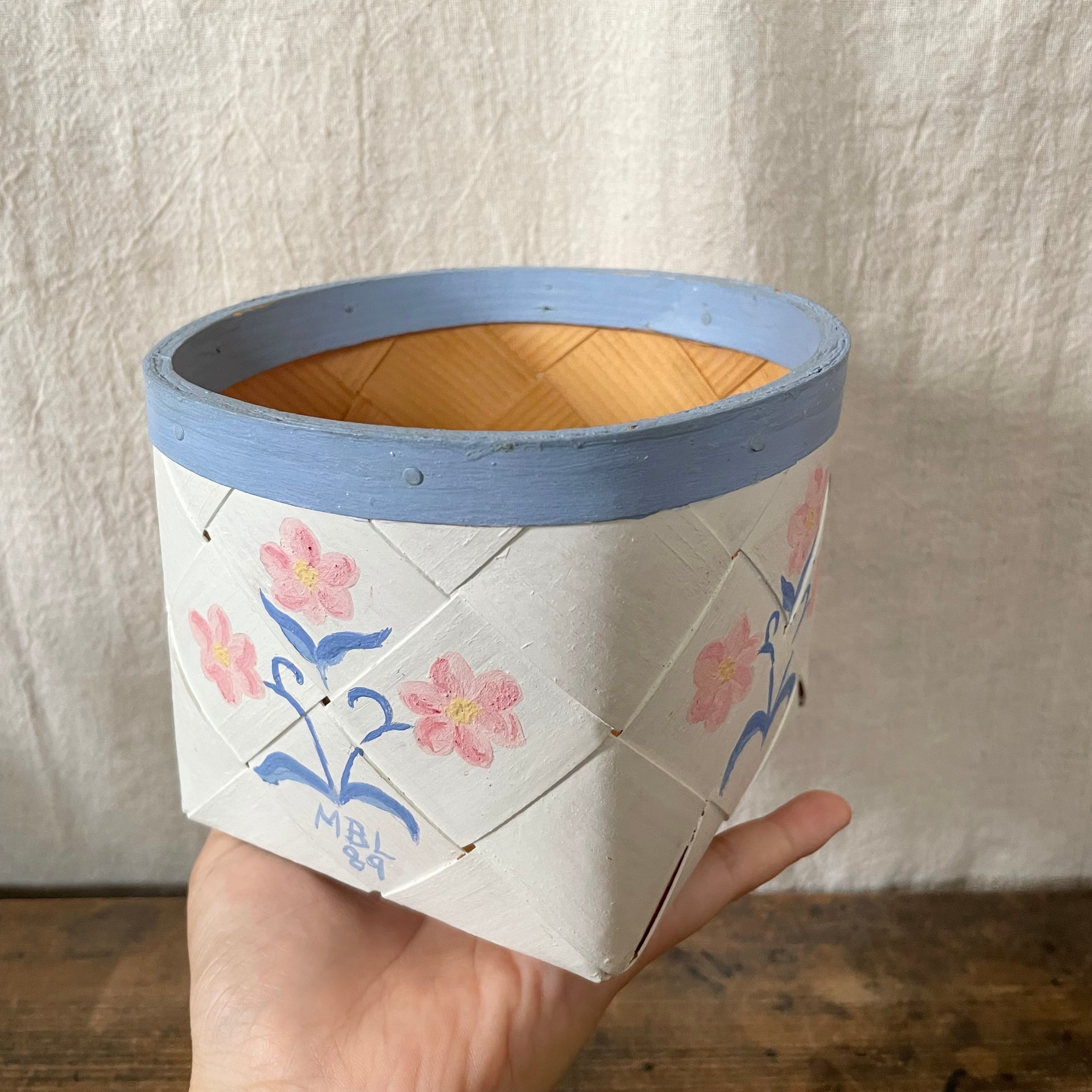 花模様の描かれたスポーンコリ