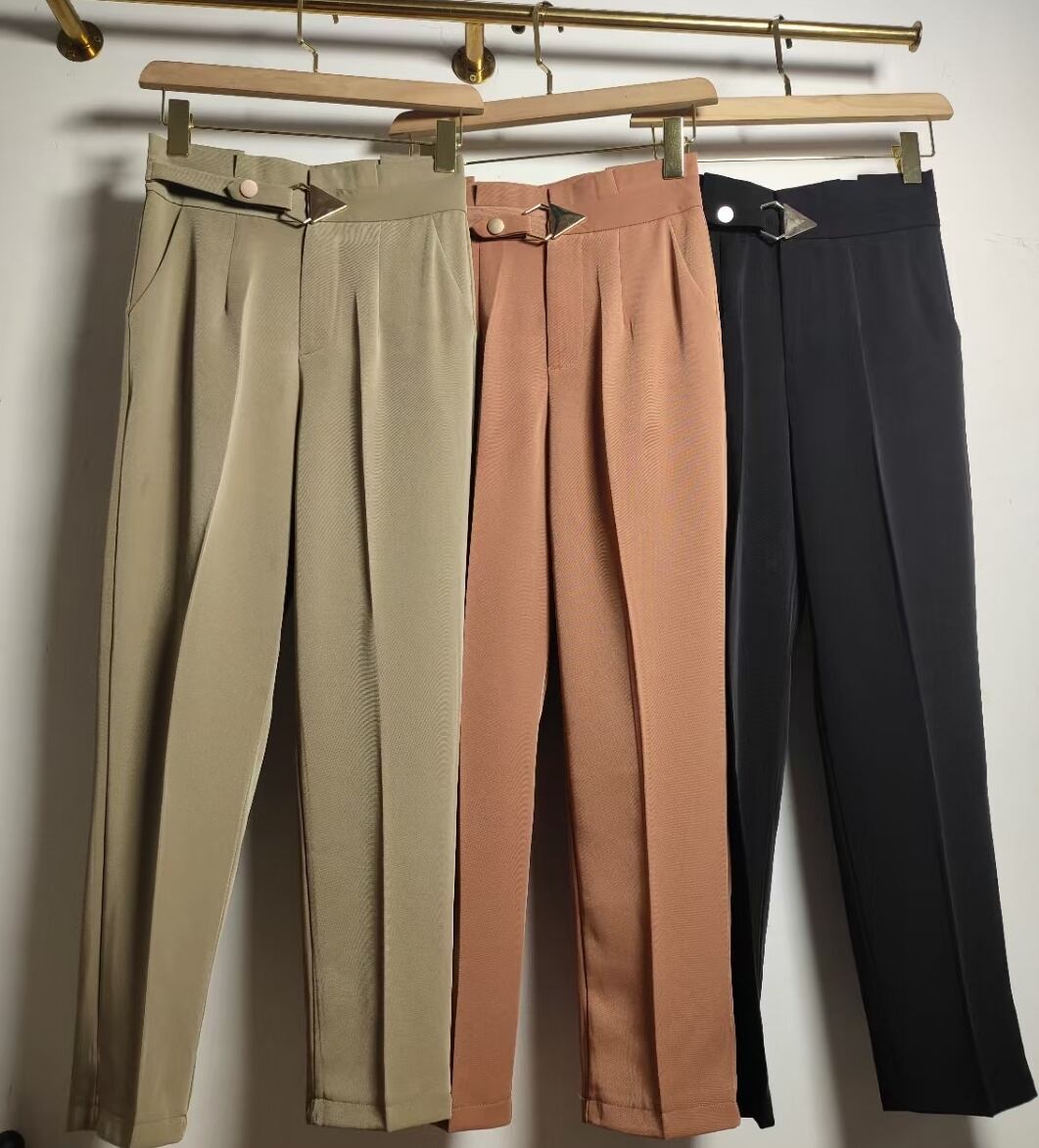 トライアングルバックル センタープレステーパードパンツ　AJ−1362-805