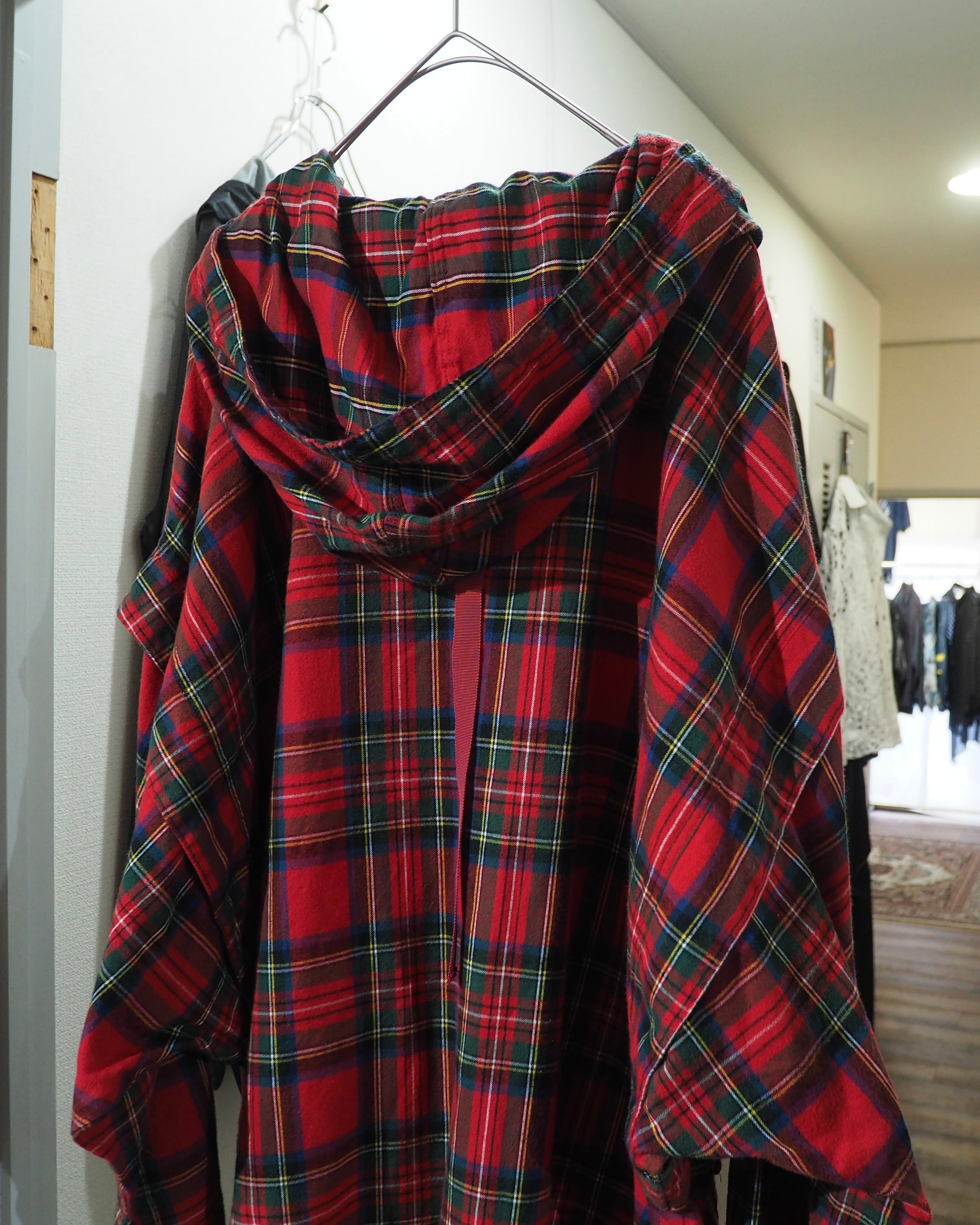 " Iroquois ‐ 変形 " Tartan check pattern Over silhouette Hoodie