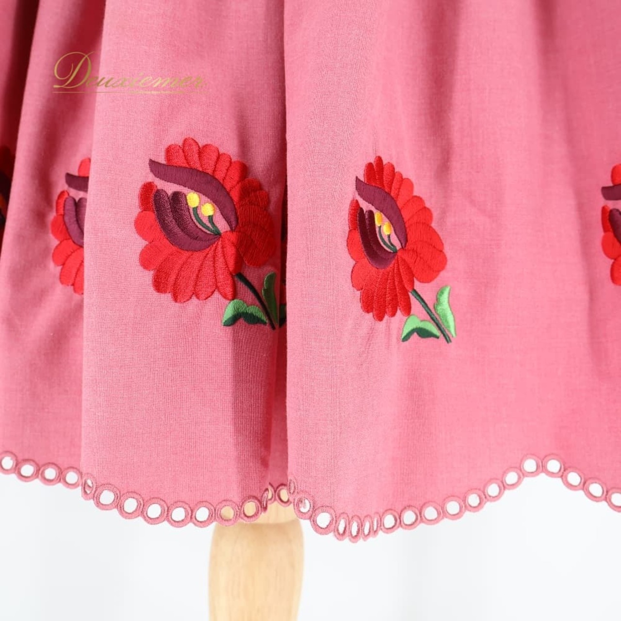 フォークダンス 衣装上下セット ピンク系 AURORA ベスト スカート 刺繍 花 花柄 カラフル 赤 青 緑 黄 淡い かわいい チロリアン チロルスカート カントリー トップス ダンス衣装 イベント レッスン レッド系 ブルー系 グリーン系 イエロー系