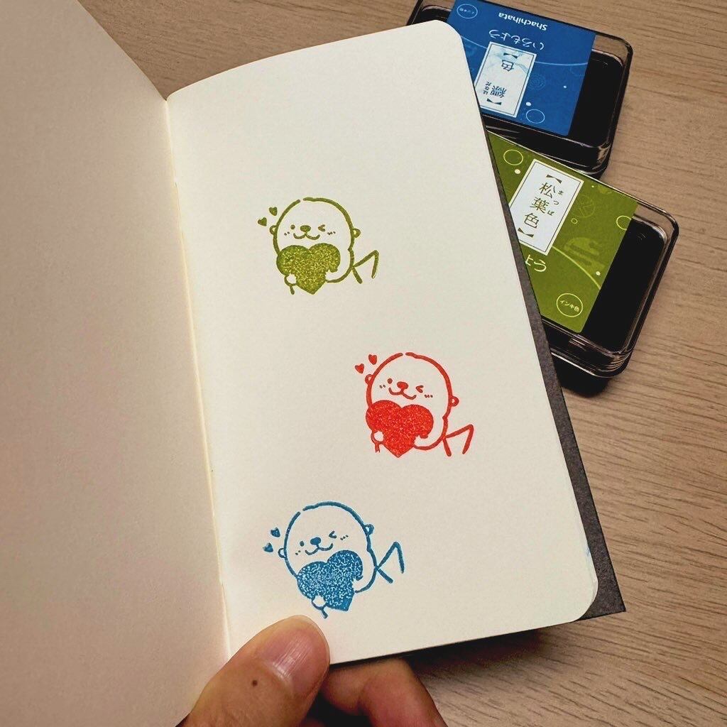 Shine可愛いカワウソとハート木製ゴム印スタンプ