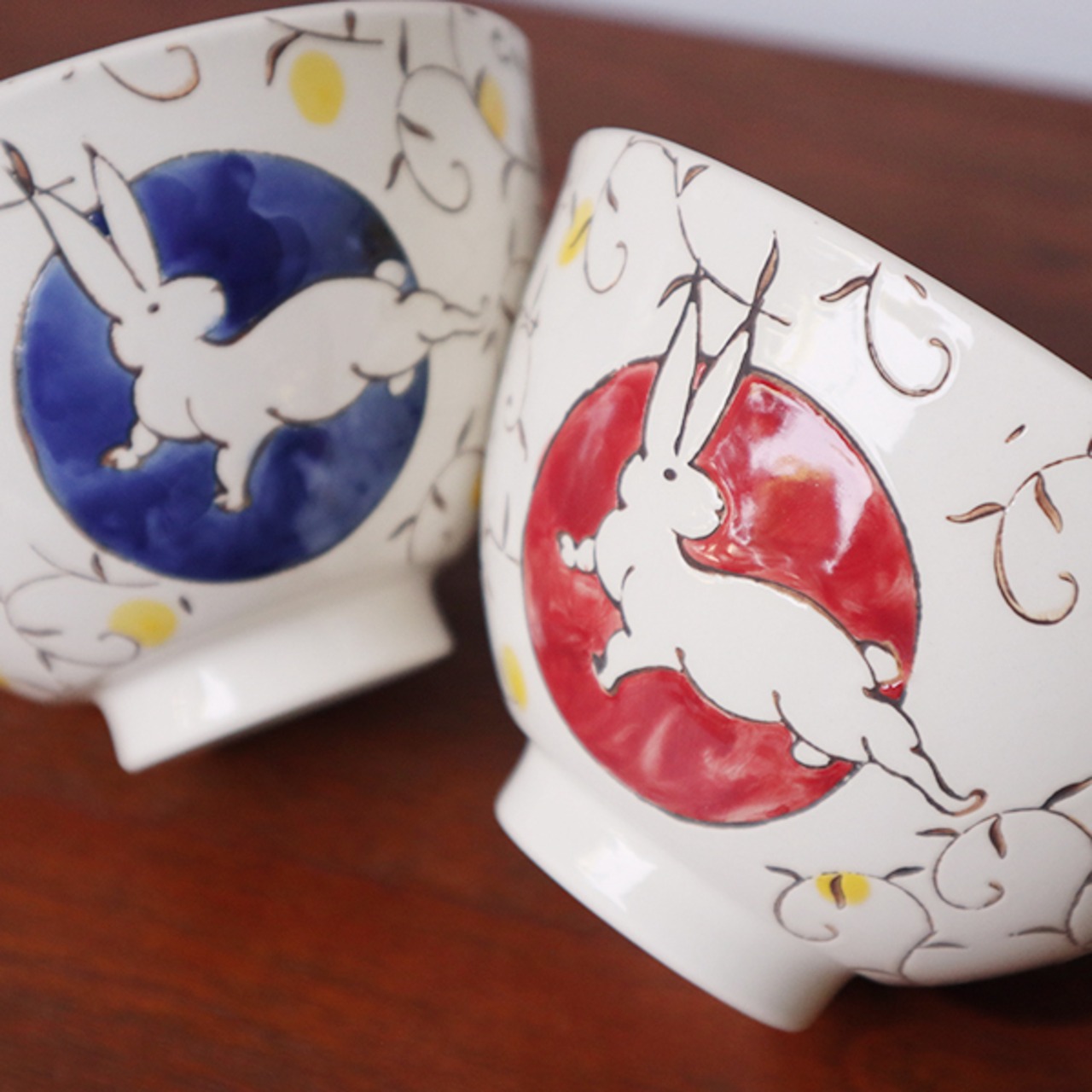 波佐見焼　丸茶付　うさぎ唐草（青・赤）9-173