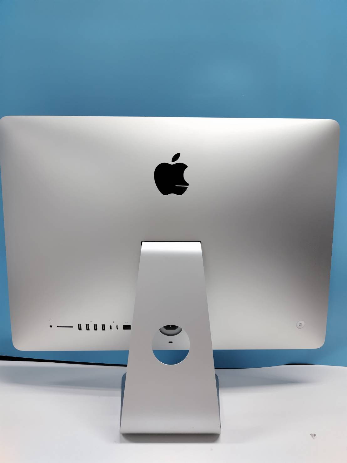 現状品】iMac（Retina 4K,21.5インチ,2017）1.03TB/8GB〈MNE02J/A