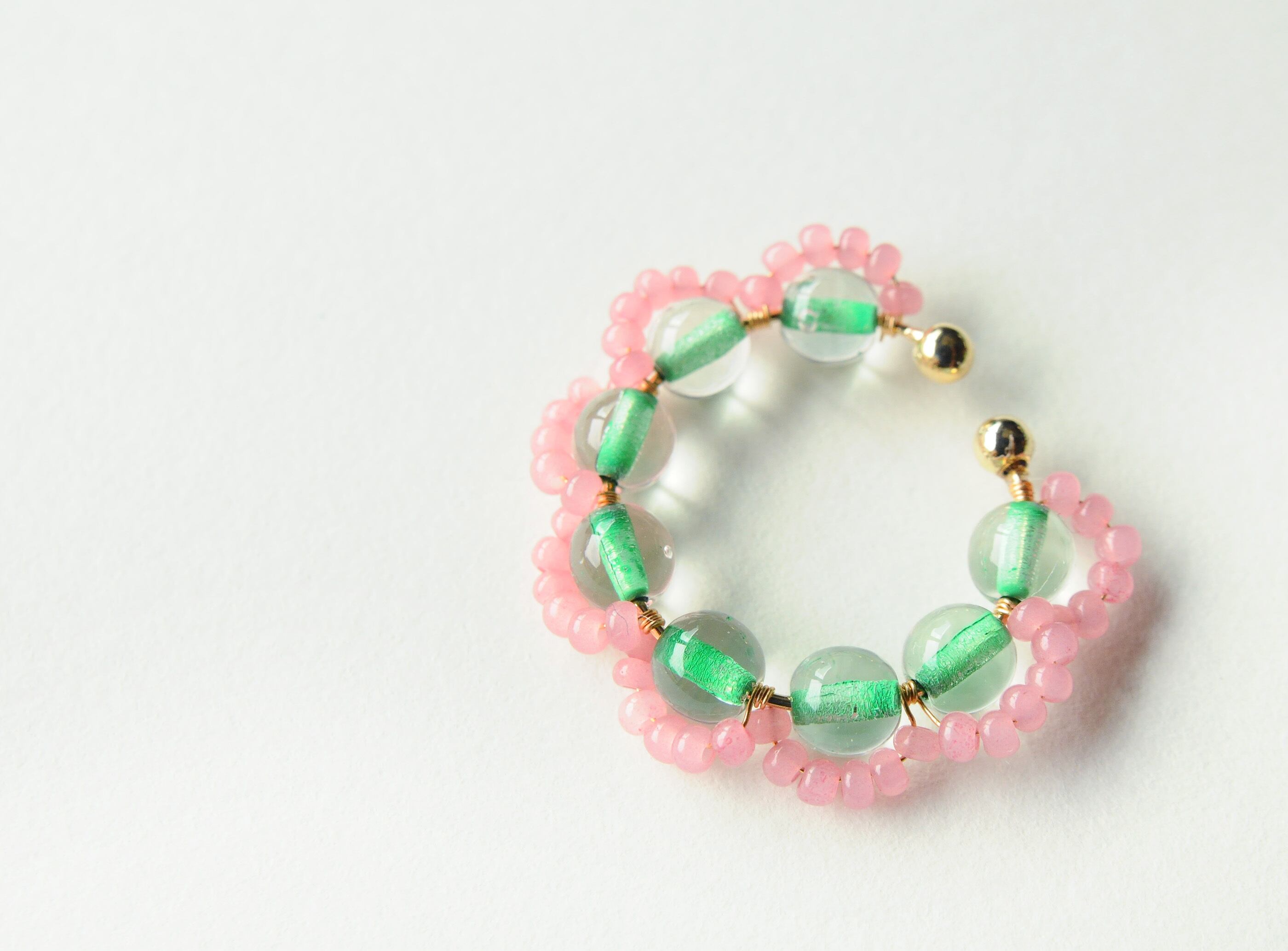 ＜Rollo～イロヅクビジュー～＞イヤーカフ『milky pink×wakaba midori』