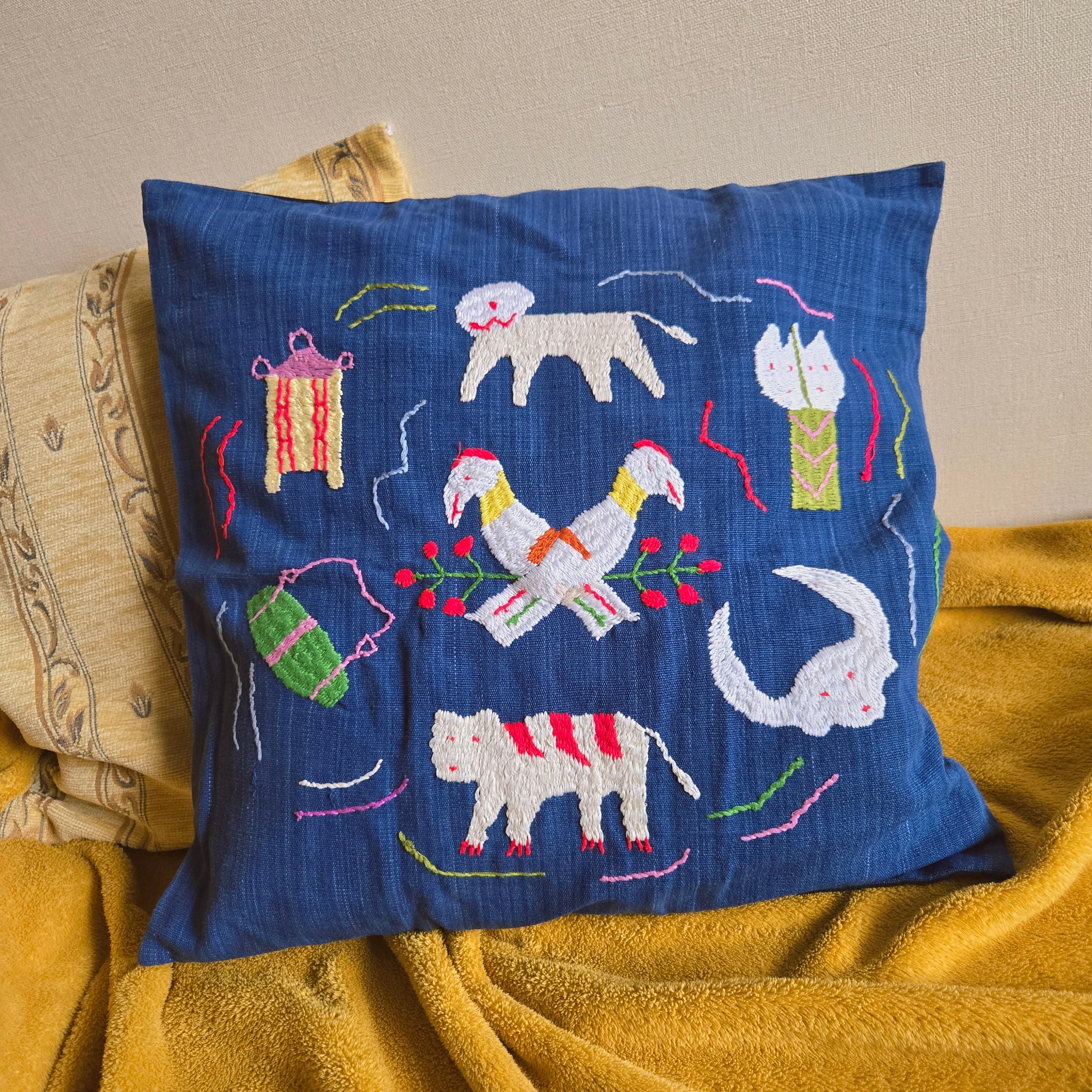 ミャンマー ナガ族手刺繍クッションカバー | gururi