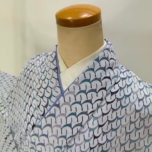 小紋 単衣 洗える着物 裄62.3cm 身丈152cm 花柄 お洒落着 普段着 ポリエステル 白 美品 S サイズ 4614