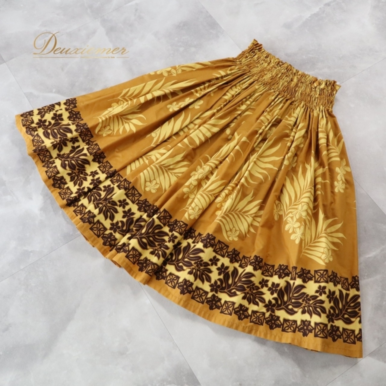 フラダンス 衣装 パウスカート ブラウン系 プルメリア柄 モンステラ柄 ハワイアンプリント アロハ フラ ダンス レッスン 練習 植物柄 花柄 シングル スカート フレア 華やか おしゃれ かわいい 上品 イエロー系 茶 黄 フラダンス衣装 おしゃれなスカート ハワイアンファッション カジュアル キュート ダンスウェア