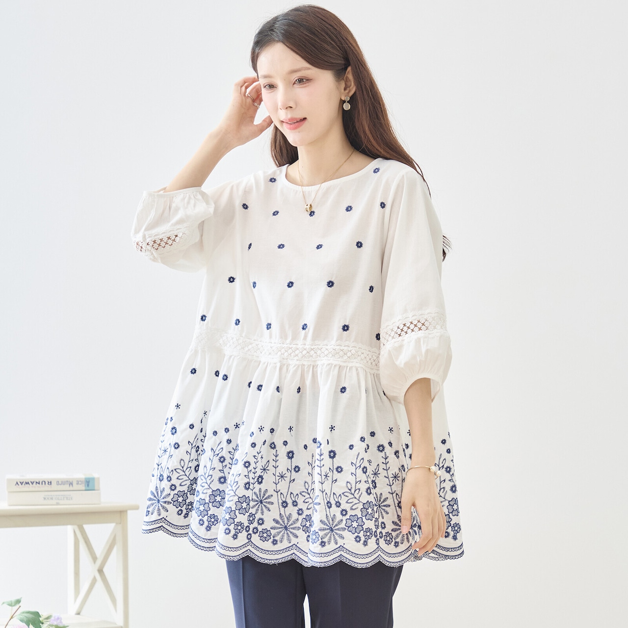 TRUBE 花柄刺繍ペプラムブラウス【M~L】ホワイト