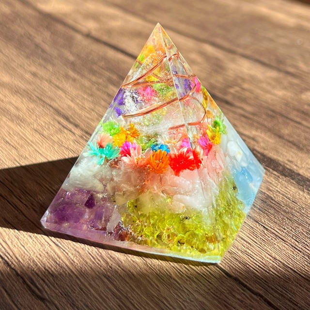 ピラミッド型 花と石 オルゴナイト  【1】ムーンストーン