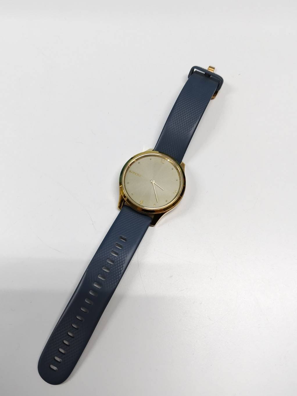 GARMIN VIVOMOVE LUXE 中古品 GARMIN VIVOMOVE LUXE スマートウォッチ | 中古パソコンショップNS