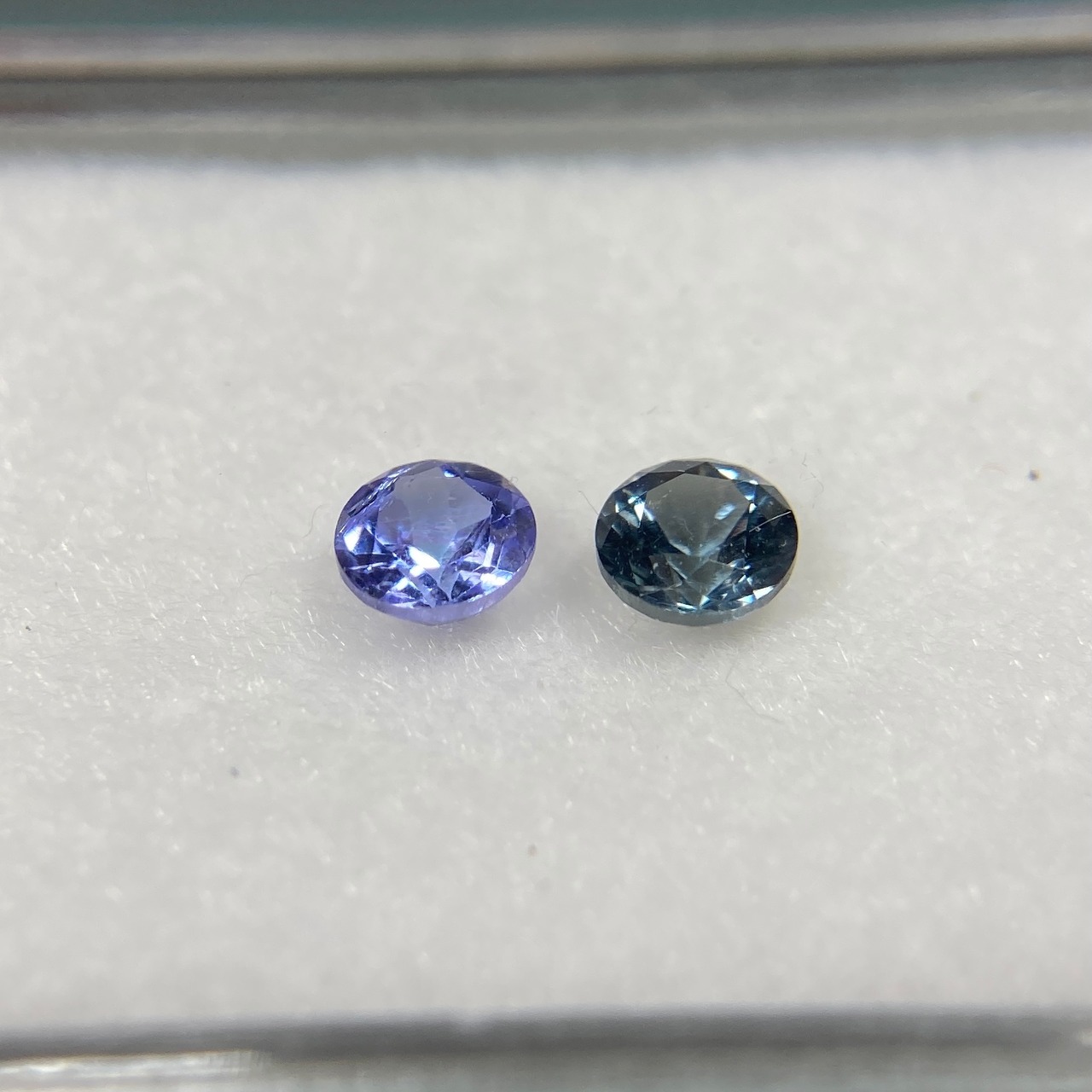 タンザナイトとスピネル セット 約3.4mm r-0389