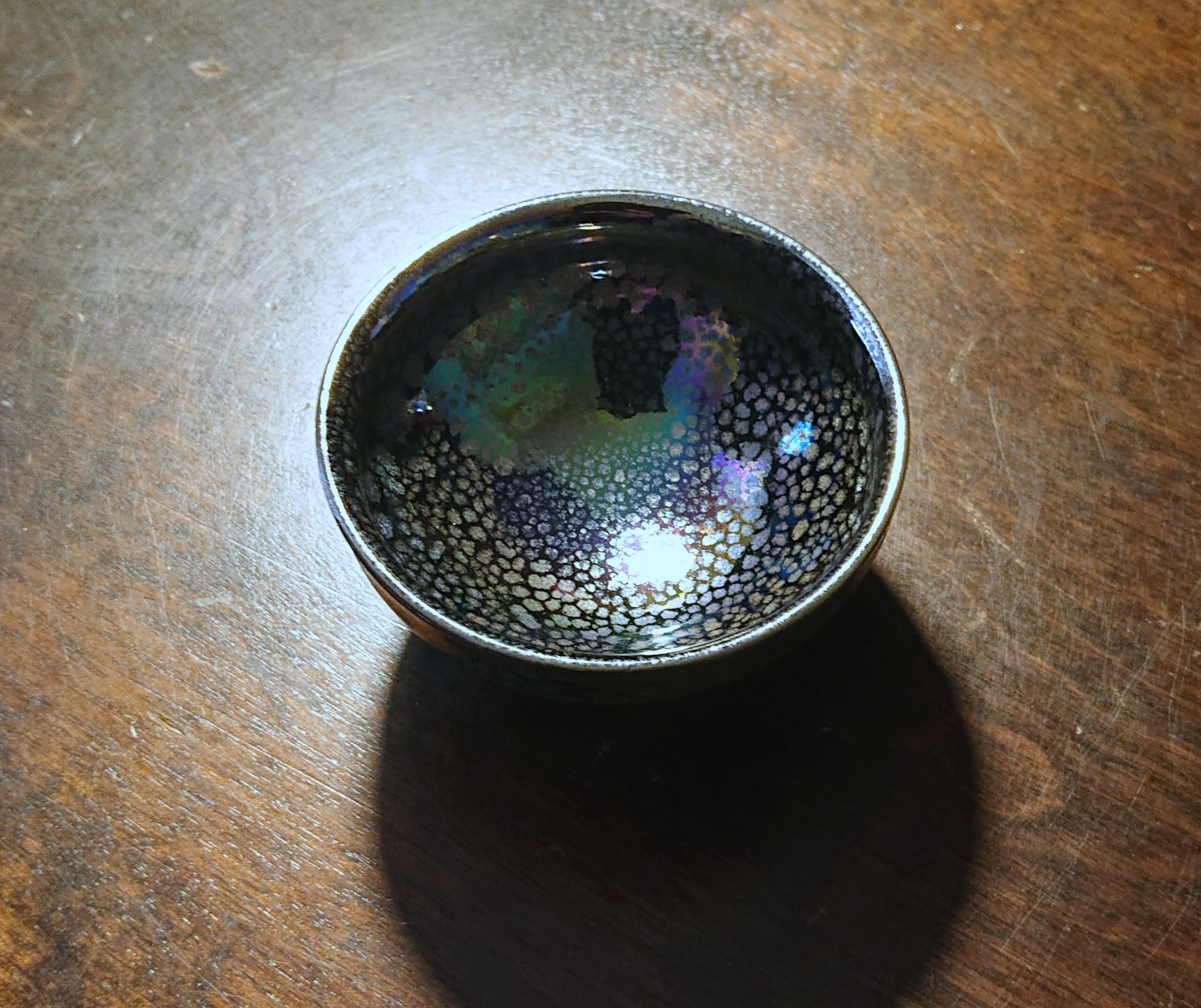 玉堂窯元 無名異焼】虹彩油滴天目 ぐい呑 | MUKU-AN