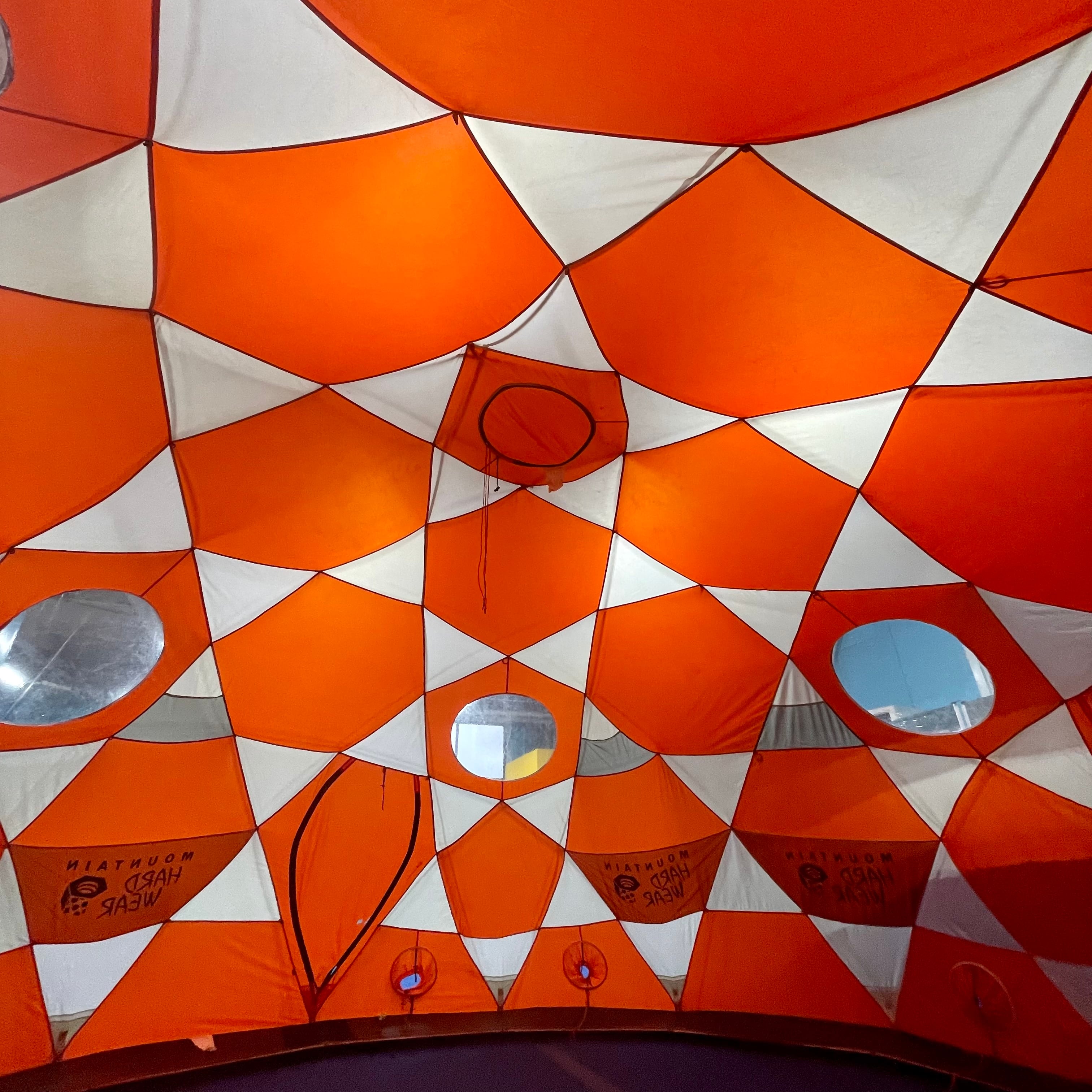 マウンテンハードウェア　スペースステーション　希少オレンジカラー美品 スペースステーション マウンテンハードウェア Mountain Hardwear