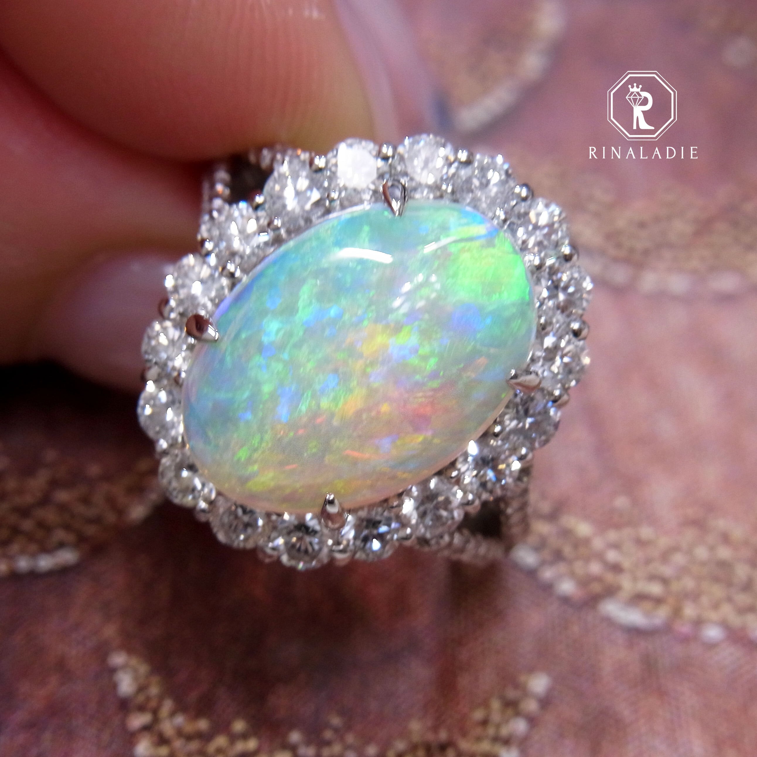 Pt900天然オパール4ct 天然ダイヤモンド総1.5ctハイジュエリーリング