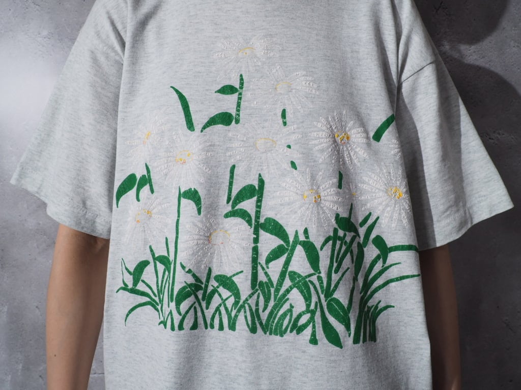 1990s fruit of the loom Flower printed vintage Tee (made in usa)
