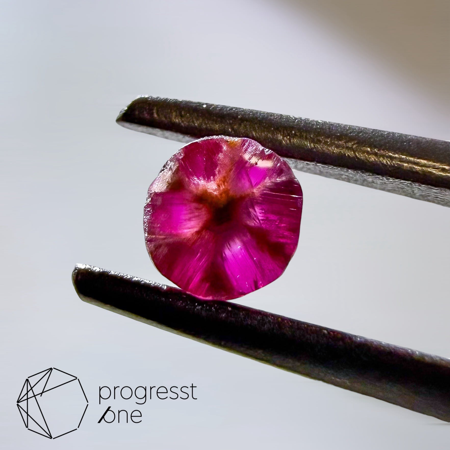 444 ルビー 結晶 良品質 トラピッチェルビー0.31ct | progresstone