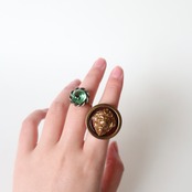 湯屋の支配人（light green)