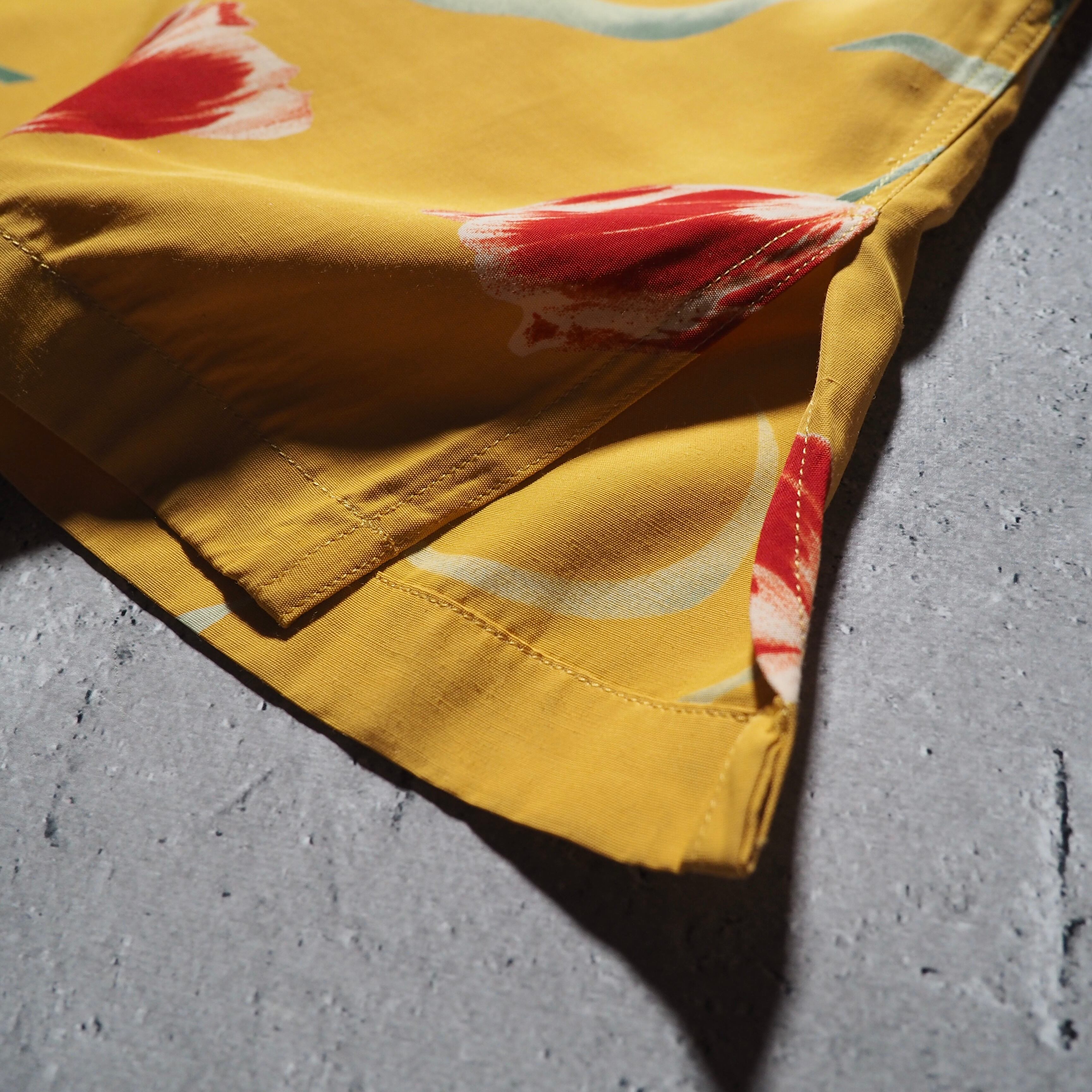 1990s ” TAKEO KIKUCHI ” Beautiful Tulip flower painted vintage Open collar shirt