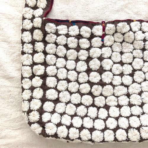綿毛模様の刺繍ショルダーバッグ