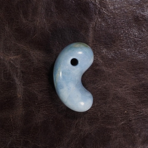 若桜翡翠  青紫色 まがたま 勾玉  16.6g Blue wakasa Jadeite Magatama