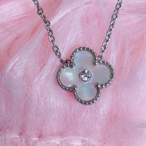 shell clover  necklace