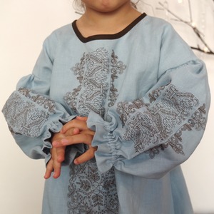[ 姉妹セット ] ソロチカ刺繍のリネンギャザーワンピース