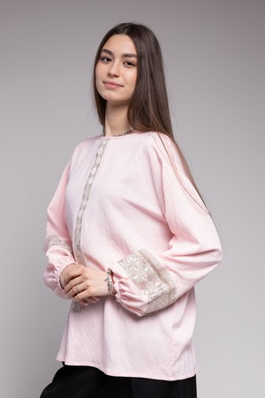 ウクライナ刺繍ヴィシヴァンカ　手刺繍　ボヘミアンリネン　レディース・フリーサイズ