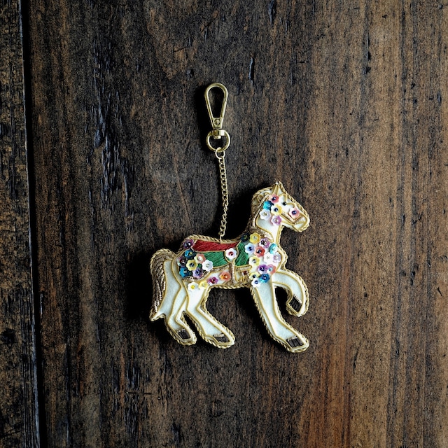 ザリ刺繍キーホルダー　ラビット