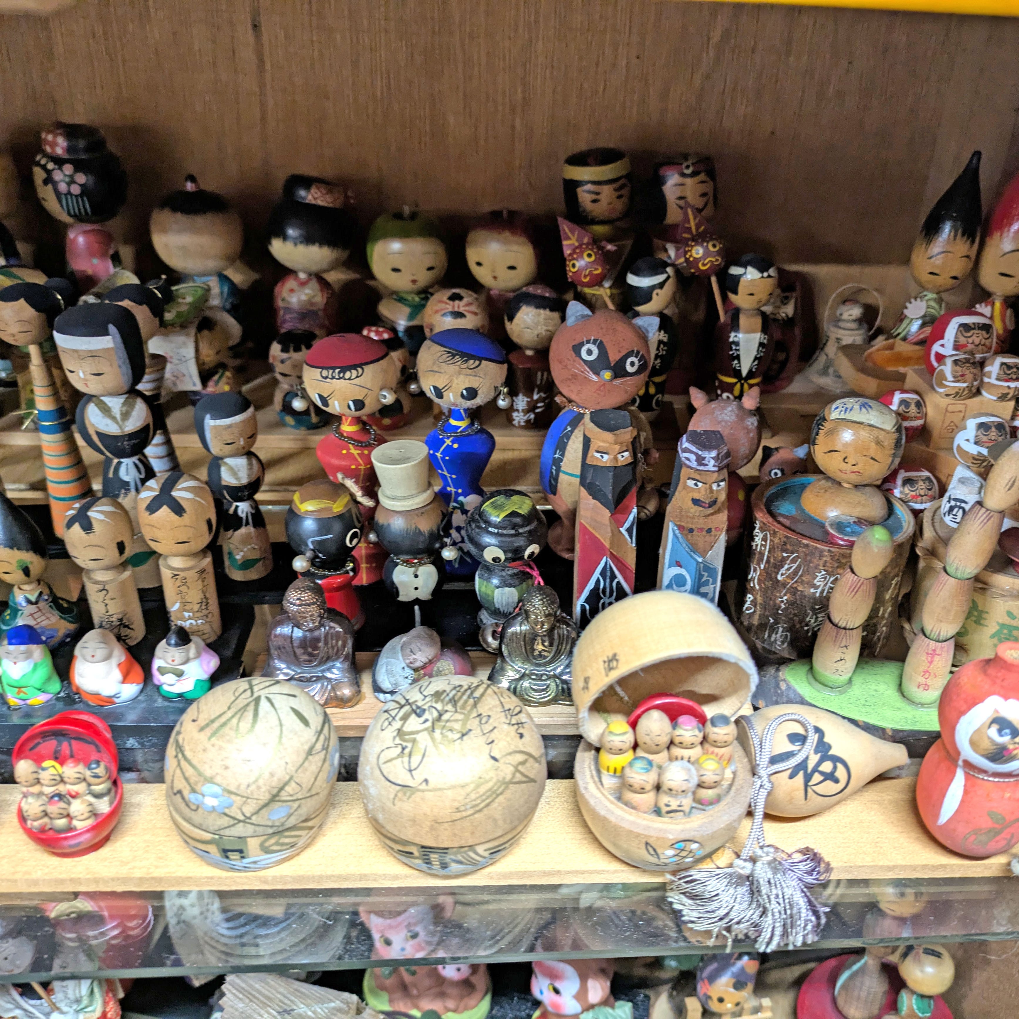 ミニ人形まとめ売り・こけし・達磨・人形・ミニチュア・ケースセット