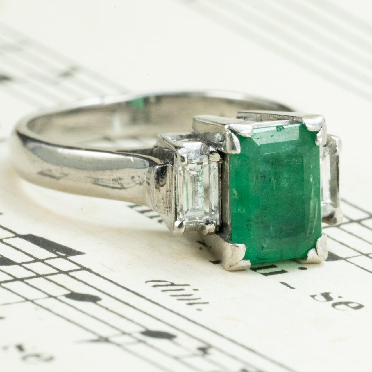 昭和ジュエリー エメラルド ダイヤモンド リング Pt900 1.01ct