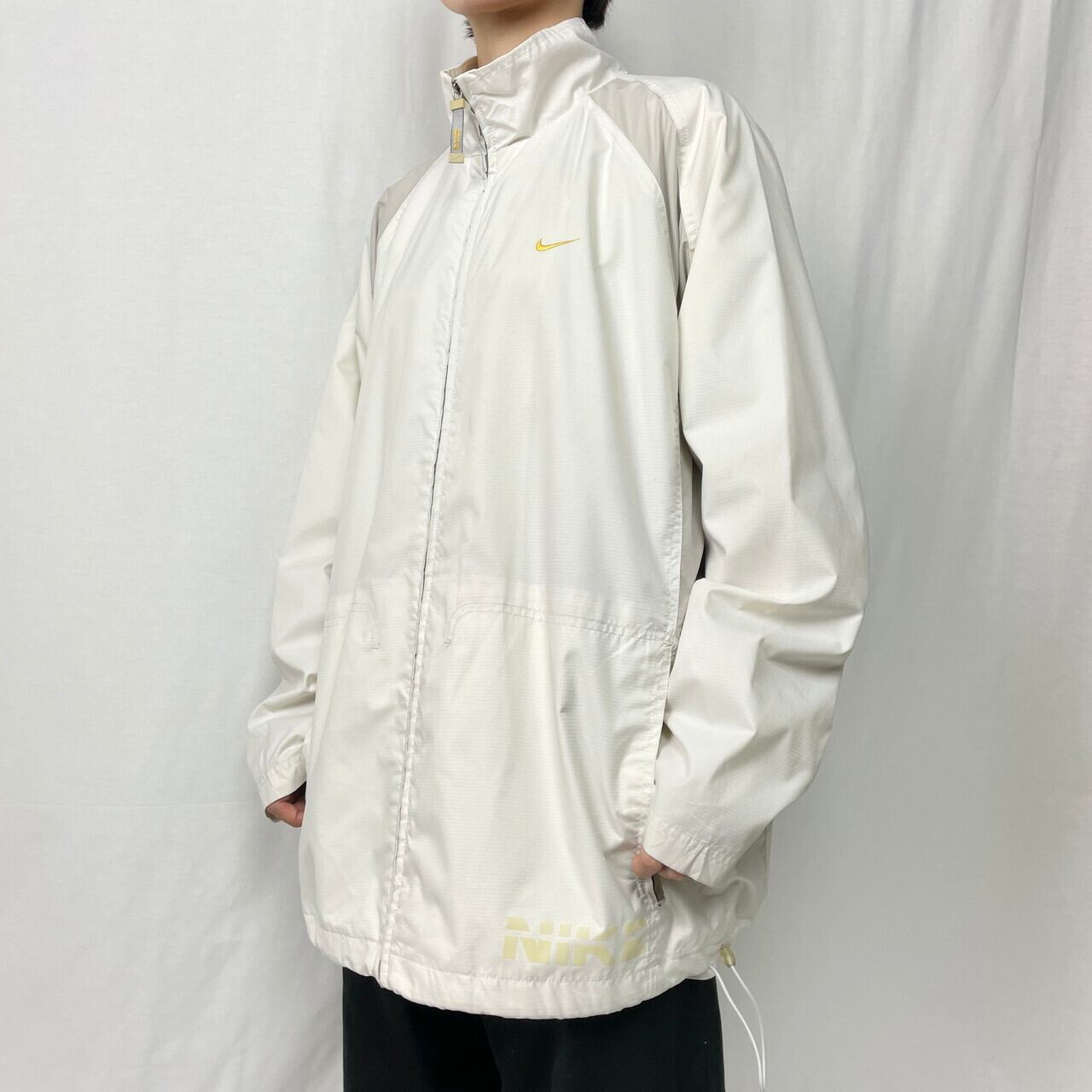 00年代 NIKE ナイキ ラインデザイン ポリエステル リップストップ トラックジャケット メンズL-XL相当 古着 00S NIKE ビンテージ  ヴィンテージ Y2K ワンポイントロゴ刺繍 スウォッシュロゴ ホワイト 白【ナイロンジャケット】 | cave 古着屋【公式】古着通販サイト