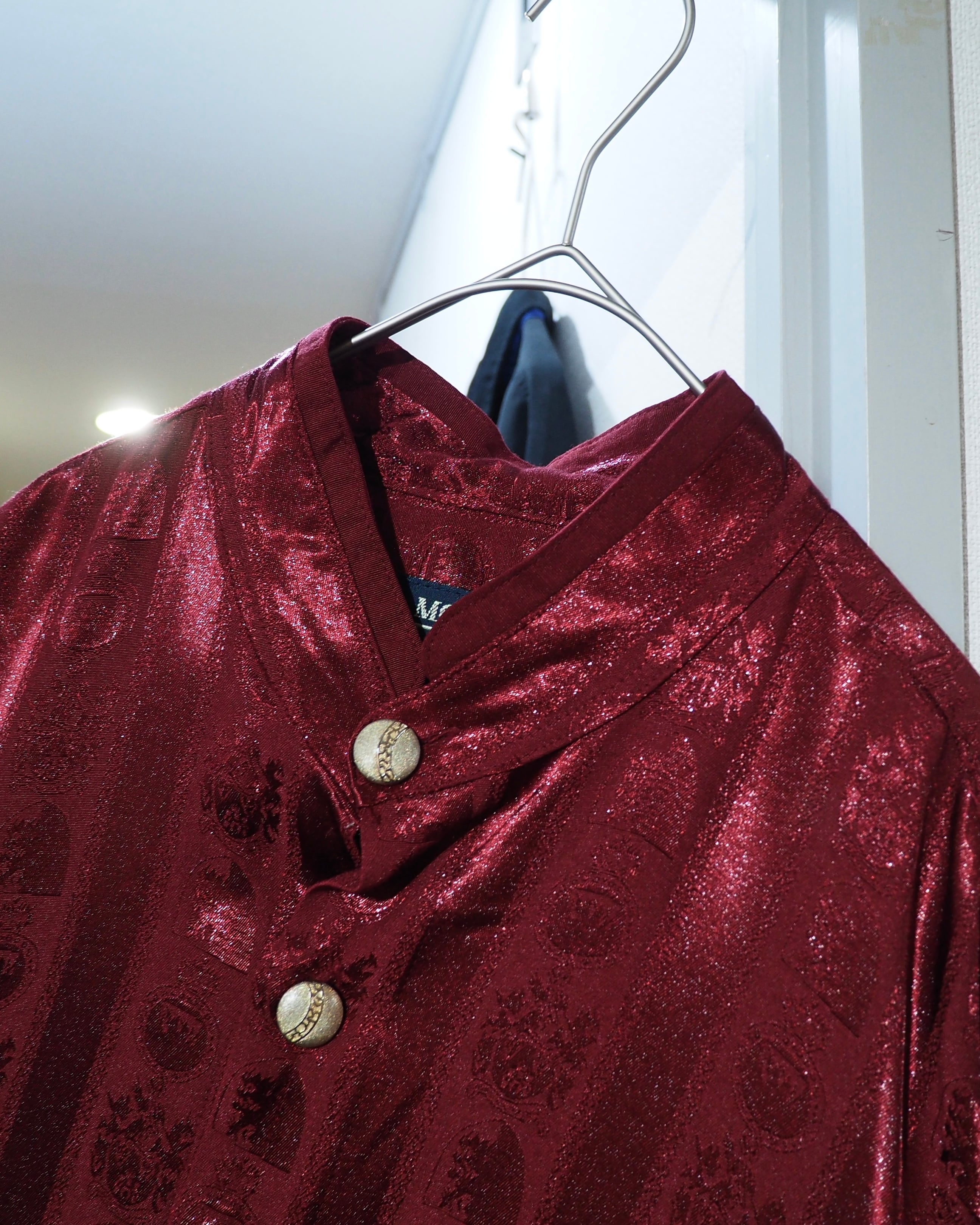 1990s Beautiful Dark Bordeaux × Gold Button Vintage Over silhouette No collar shirt